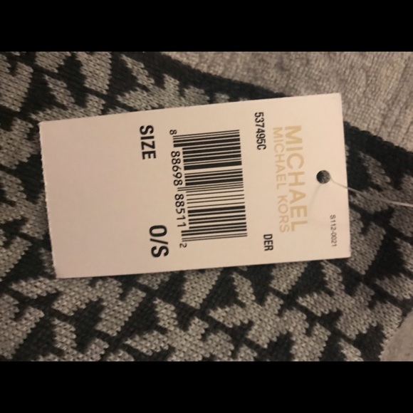 Micheal Kors Scarf 🧣 NWT - Picture 2 of 2
